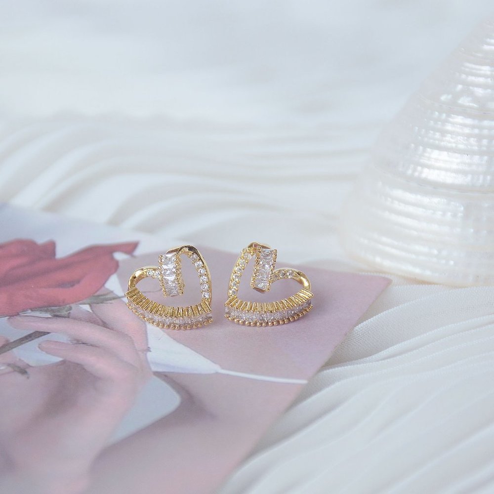 NEW 14K Gold Plated Diamond Heart Earrings a - Picture 3 of 7